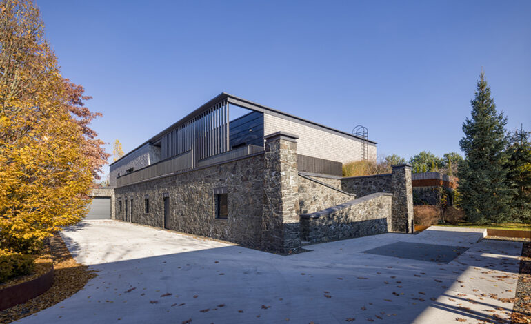 A Fusion of Art and Architecture: Residence in the Garden of Rocks by Palamarchuk Architects